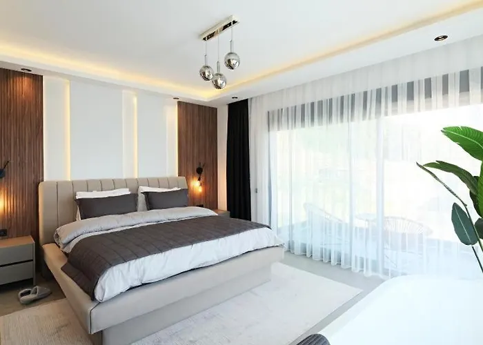 וילה Luxury With A Private Pool אלאניה