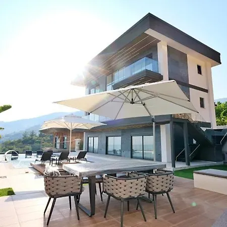 Luxury With A Private Pool *