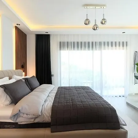 Luxury With A Private Pool ألانيا